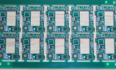 PCB O NIEREGULARNYM KSZTAŁCIE, DO URZĄDZENIA MOBILNEGO 4L